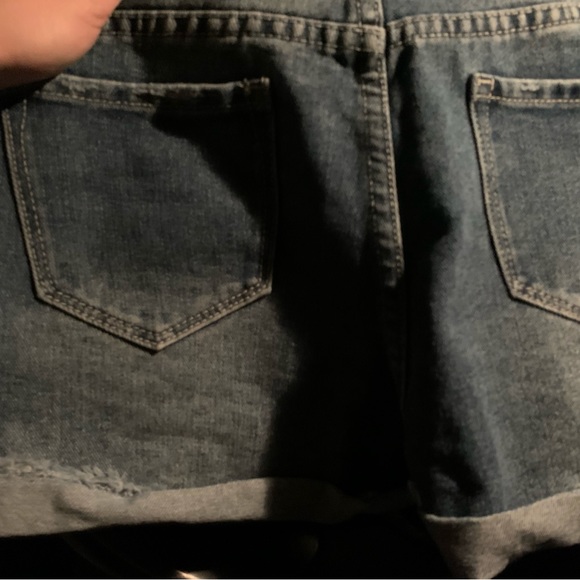 ๐ฅ denim shorts ๐ฅ - Picture 2 of 3